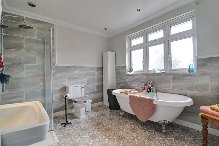 4 Bedroom Detached House For Sale In Oak Road, Woolston, SO19