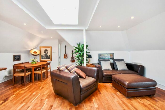 2 Bedroom Flat To Rent In Dartmouth Road, Mapesbury, London, NW2