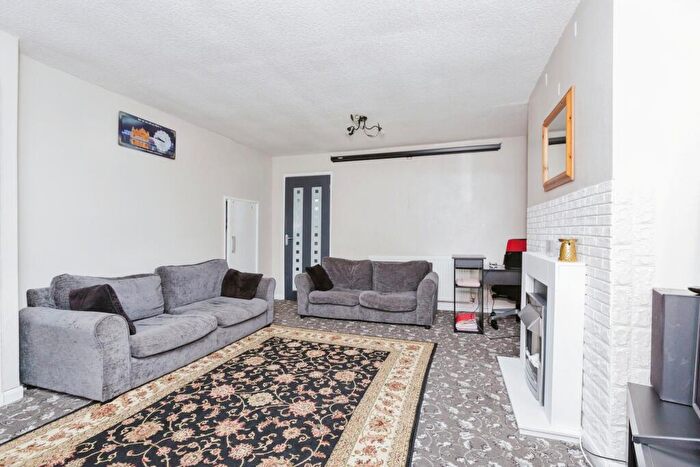 3 Bedroom Terraced House For Sale In Roborough Green, Leicester, Leicestershire, LE5
