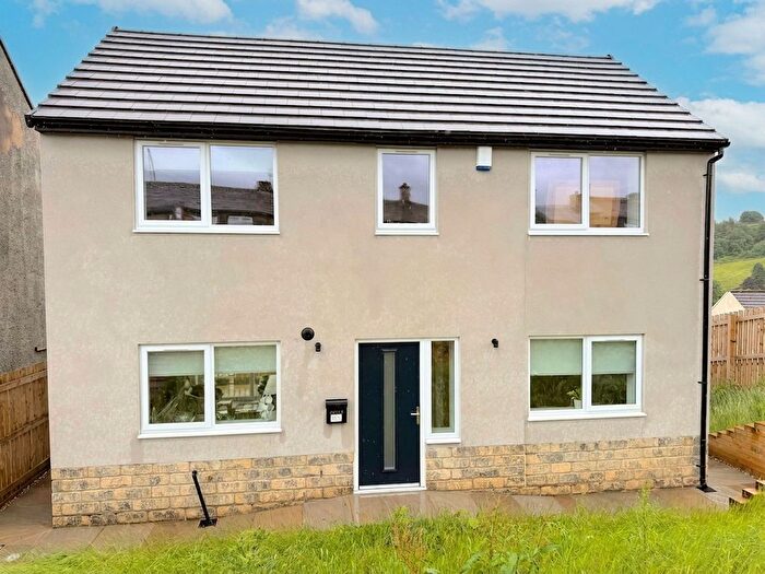 3 Bedroom Detached House For Sale In Clough Lane, Halifax, HX2