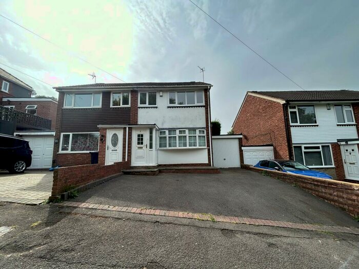3 Bedroom Semi-Detached House To Rent In East Street, Dudley, DY2