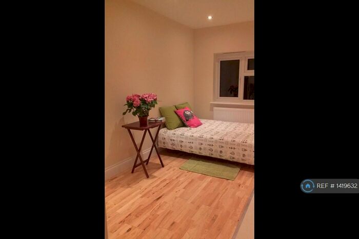 Studio To Rent In Hemswell Drive, London, NW9