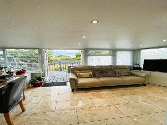 5 Bedroom Semi Detached House To Rent In Milton Avenue, High Barnet, London, EN5