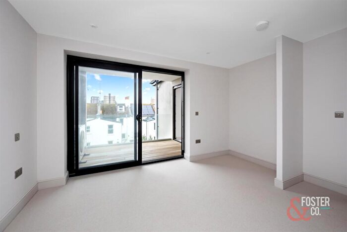 2 Bedroom Apartment To Rent In Clarendon Villas, Hove, BN3