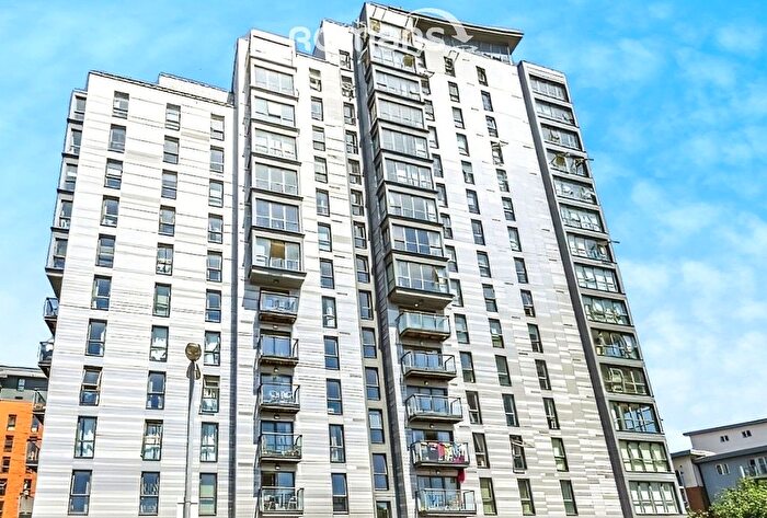 2 Bedroom Flat For Sale In Lexington Apartments, Railway Terrace, Slough, SL2