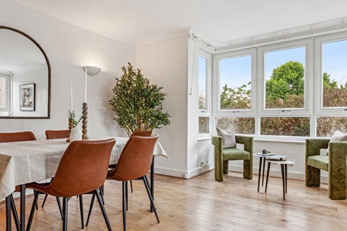 2 Bedroom Flat For Sale In Chelsea Towers, Chelsea Manor Gardens, SW3