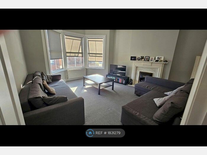 3 Bedroom Maisonette To Rent In Brandlehow Road, London, SW15