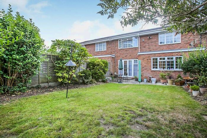 4 Bedroom Detached House To Rent In Penshurst Way, Sutton, Surrey, SM2