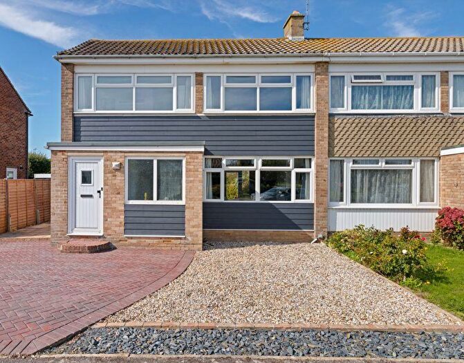 3 Bedroom Semi-Detached House For Sale In East Bank, Selsey - Stunning Family Home In Quiet Cul-de-Sac Near The Seafront, PO20