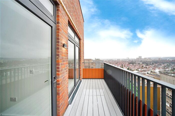 2 Bedroom Flat For Sale In Pintail Heights, The Hyde, London, NW9