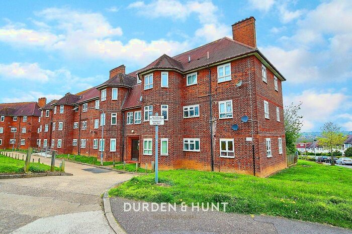 3 Bedroom Flat To Rent In Vicarage Road, Woodford Green, IG8