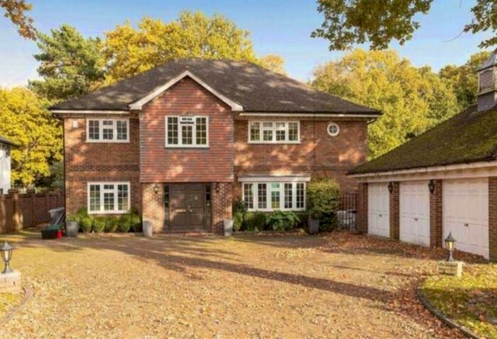 5 Bedroom Detached House To Rent In Birch Mead, Farnborough Park, Kent, BR6