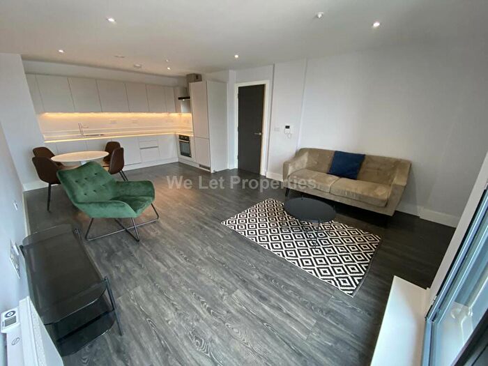 2 Bedroom Apartment To Rent In The Hallmark, Green Quarter, M4