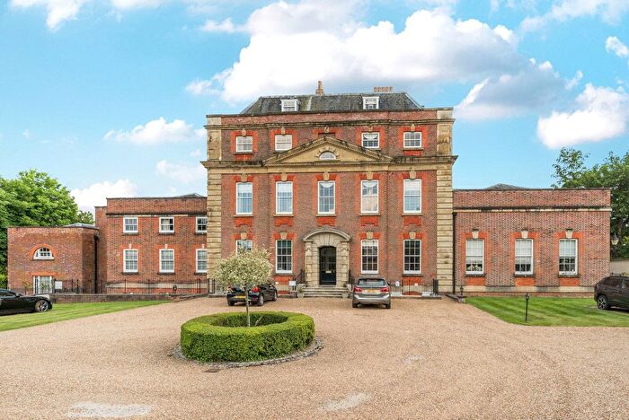 2 Bedroom Flat For Sale In Portsmouth Road, Milford, GU8