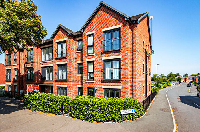 2 Bedroom Apartment For Sale In Stretford Road, Urmston, Manchester, M41