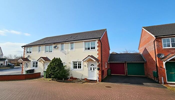 2 Bedroom End Terrace House For Sale In Northolme Road, Belmont, HR2