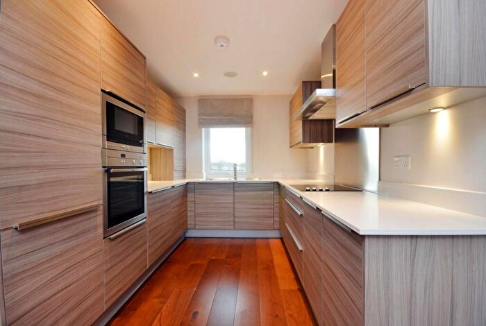 2 Bedroom Flat To Rent In Sheen Lane, Mortlake, London, SW14