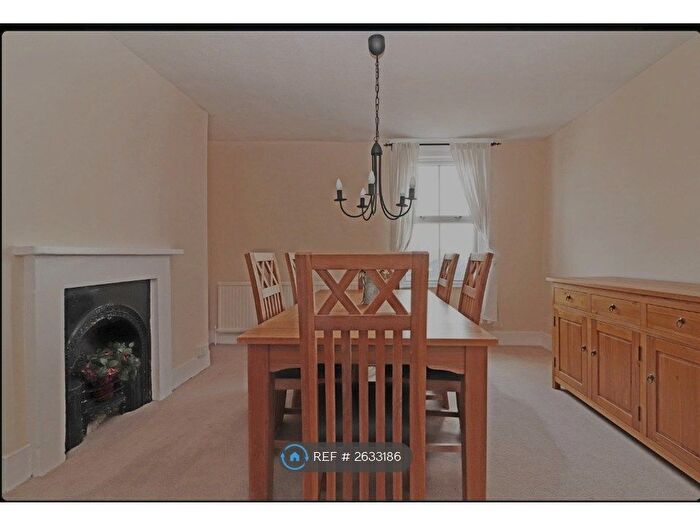 2 Bedroom Maisonette To Rent In Garlands Road, Redhill, RH1