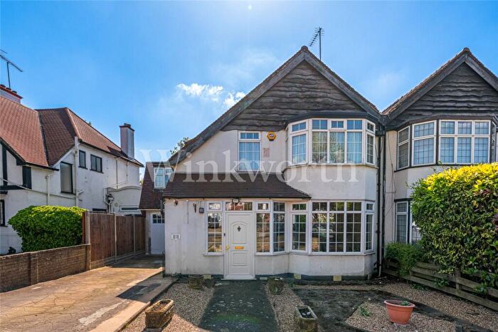 4 Bedroom Semi Detached House For Sale In The Vale, London, NW11