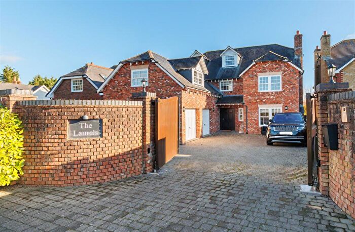 6 Bedroom House To Rent In Dodnor Lane, Newport, PO30