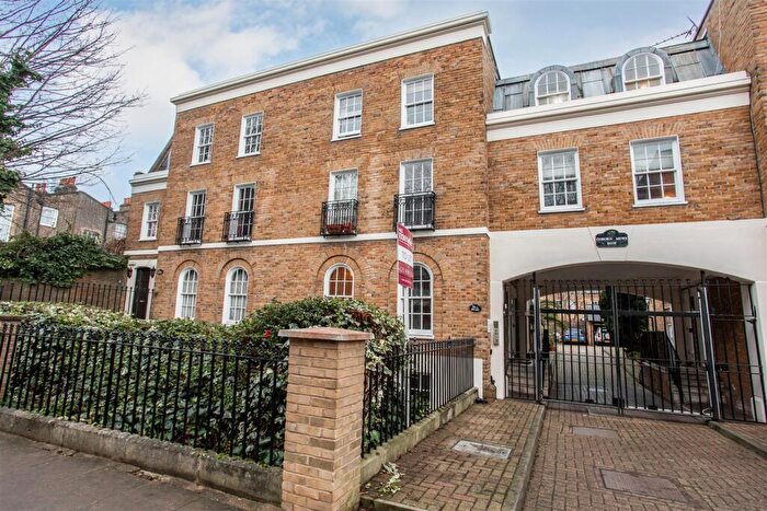2 Bedroom Flat For Sale In Coborn Street, Bow, E3