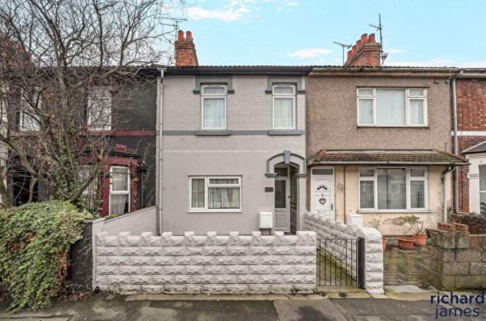 3 Bedroom Terraced House For Sale In Manchester Road, Swindon, SN1