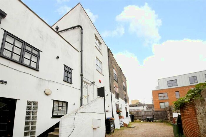 2 Bedroom Flat To Rent In Regal Row, Peckham, London, SE15