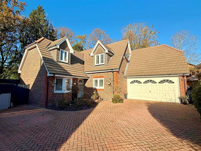 4 Bedroom Detached House For Sale In Maytree Close, Locks Heath, SO31
