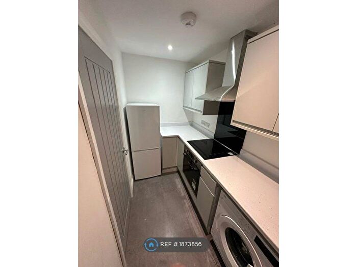 1 Bedroom Flat To Rent In Morley Street, Swindon, SN1