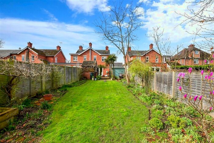 3 Bedroom Semi-Detached House For Sale In Maidstone Road, Headcorn, Kent, TN27