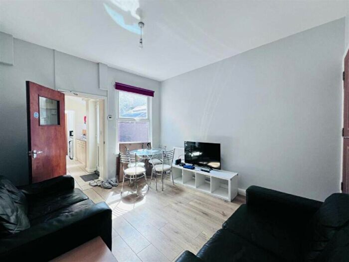 4 Bedroom House To Rent In Cycle Road, Lenton, Nottingham, Nottinghamshire, NG7