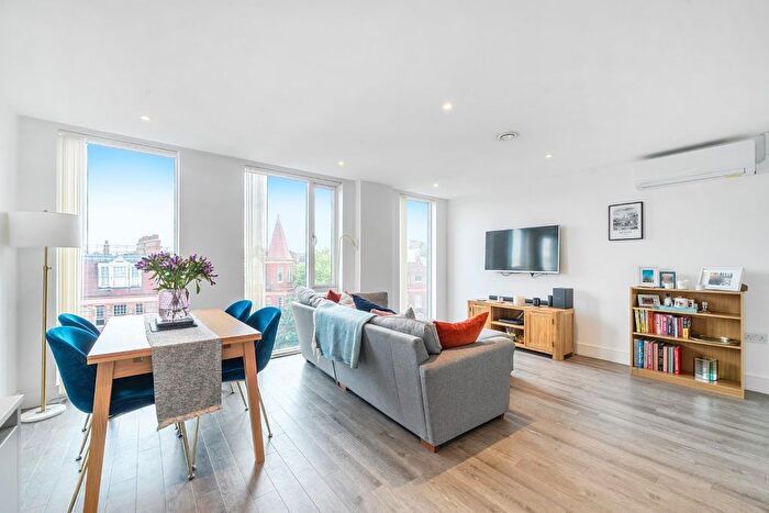 2 Bedroom Flat For Sale In Gaumont Place, Streatham Hill, London, SW2