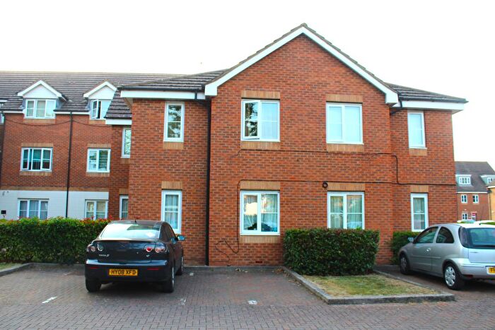 2 Bedroom Flat For Sale In Bennington Drive, Borehamwood, WD6