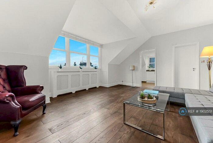 2 Bedroom Flat To Rent In Redcliffe Gardens, London, SW10