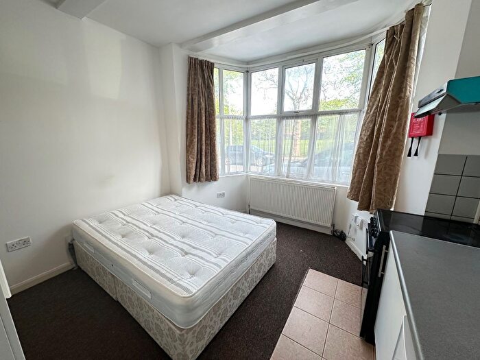 1 Bedroom Studio To Rent In Brantwood Road, Luton, Bedfordshire, LU1