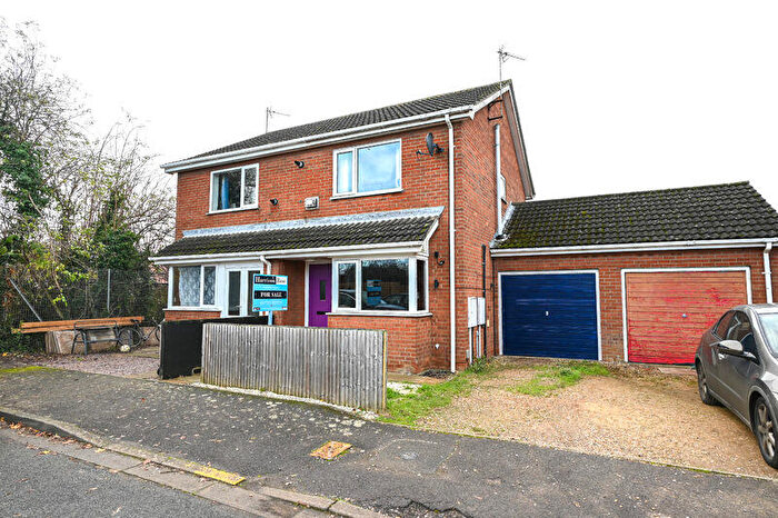 2 Bedroom Semi-Detached House For Sale In Lancelot Way, Spalding, Lincolnshire, PE11