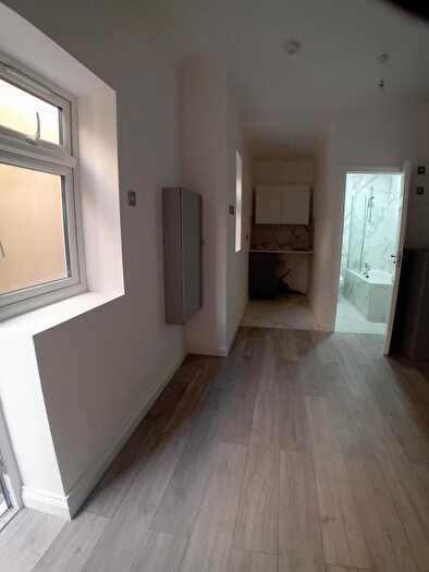 Studio To Rent In Walthamcross, EN8