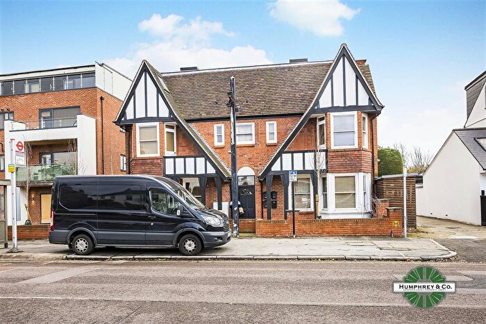 3 Bedroom Flat To Rent In New Wanstead, Wanstead, E11