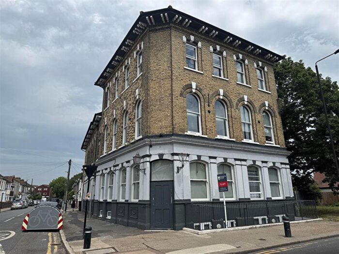 3 Bedroom Flat To Rent In Portway, London, E15