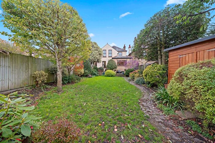 5 Bedroom Detached House For Sale In Carshalton Park Road, Carshalton, SM5