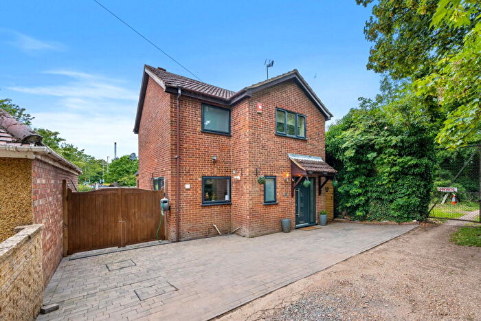 3 Bedroom Detached House For Sale In Railway View, Kettering, NN16