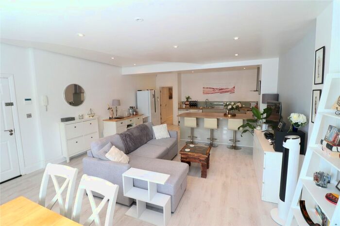 2 Bedroom Flat To Rent In Greenford Road, Greenford, UB6