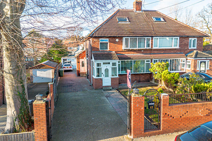 4 Bedroom Semi Detached House For Sale In Thorn Lane, Leeds, LS8