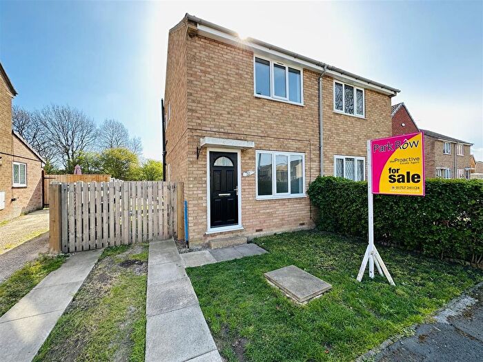2 Bedroom Semi Detached House For Sale In Ryedale Way, Selby, YO8