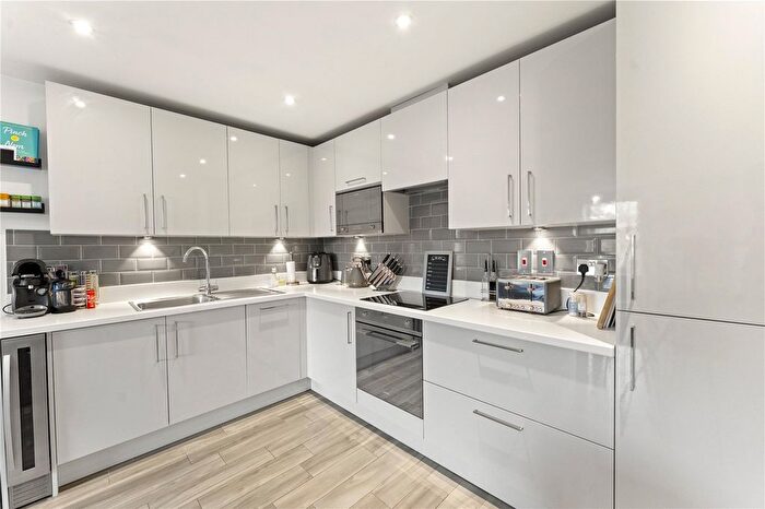 1 Bedroom Flat For Sale In Summerhouse Lane, Harefield, Uxbridge, UB9