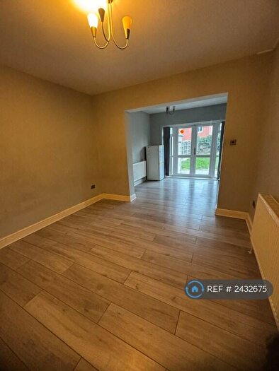 4 Bedroom Semi-Detached House To Rent In Wainfleet Avenue, Romford, RM5