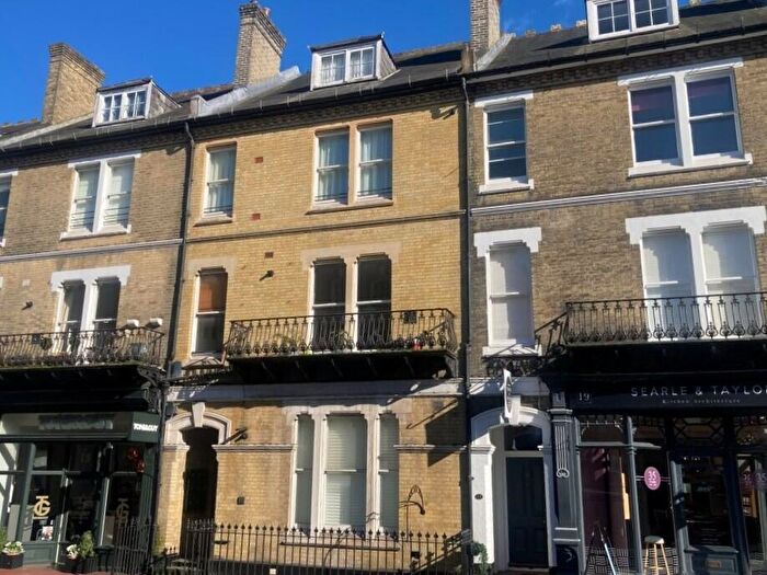 1 Bedroom Flat For Sale In Southgate Street - Winchester, SO23