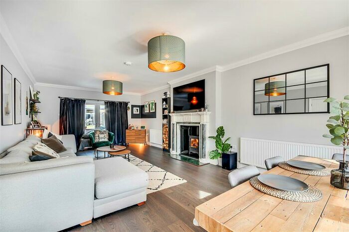 4 Bedroom Detached House For Sale In Stoney Hills, Burnham-On-Crouch, CM0