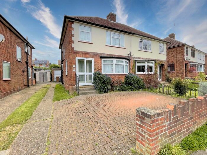 3 Bedroom Semi-Detached House To Rent In Chesterfield Drive, Ipswich, IP1