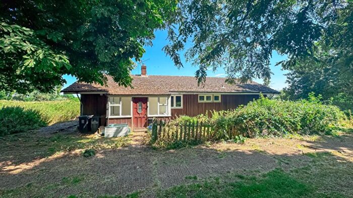 3 Bedroom Bungalow To Rent In Three Mile Pond Farm, Sawbridgeworth, CM21